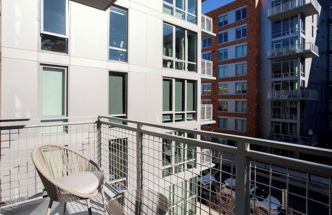 Bright Apartment with Great Amenities - Foto 24