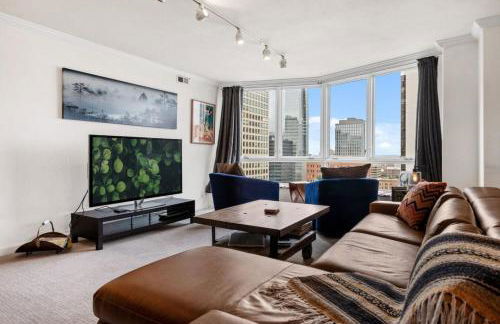 City Center Oasis Prime Location with Views - Foto 35