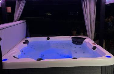 Sunset Retreat Cabin, Private Hot Tub with Mini Cinema Projector & Garden views - Foto 30