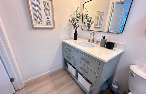 Quiet Community, Stylish Escape - Photo 20