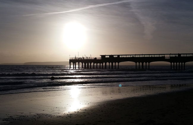 Beach Front 2-bed Apartment With Deck & BBQ - Foto 22