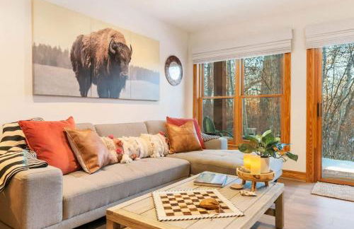 Basecamp Stays: Upscale Getaway Shuttle Hot Tubs - Foto 1