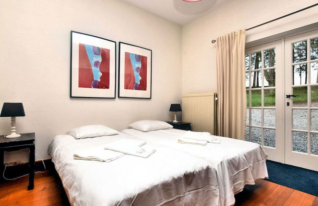 Luxurious Holiday Home in Érezée with Hot Tub - Photo 2