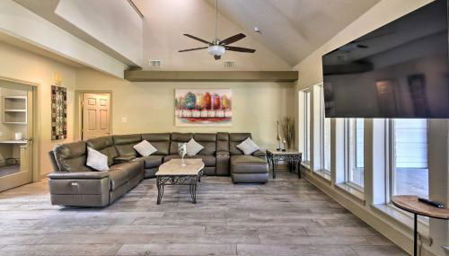 Waterfront Family Home with Patio in Hitchcock - Foto 2