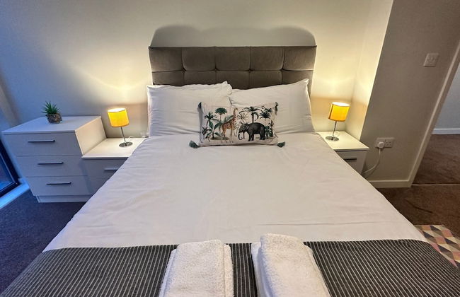 Adelphi Wharf Apartments by Beehosting - Photo 11