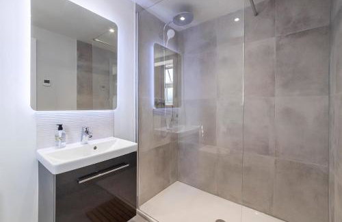 The Old Hotel - Photo 5