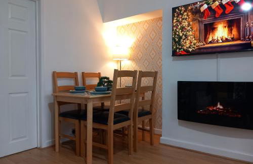 Douglas Apartment - Trains to Edin & Glasgow - Private Parking - Photo 17