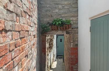 Delighful self catering in the heart of Glastonbury - Photo 1