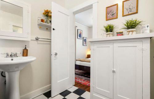 Adorable Quirky Hideaway BIG Private Enclosed Yard - Photo 16
