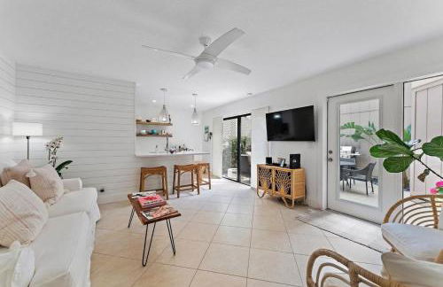 Beachside Modern Wellness Villa with Spacious Patio - Photo 9