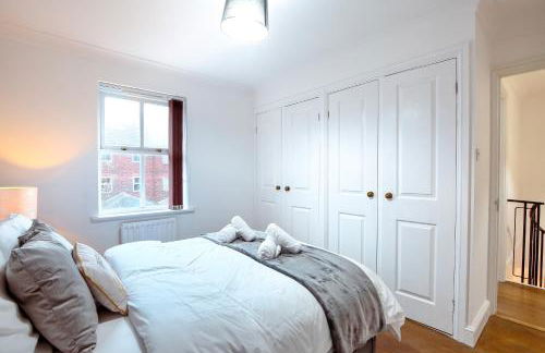Cosy Wimbledon 4 Bed Home With Garden & Driveway Parking - Foto 17