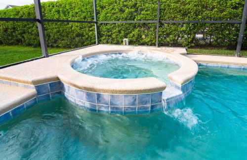 Comfortable Pool Home with Spa & Games Room Close to Disney - Foto 3