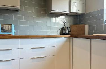 2 BDR Ground Floor Flat By Guest Nest Management - East Preston - 2 Min Walk To Beach - Foto 7