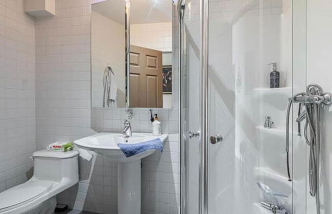 Sleeps6-apartment-parking-balcony-patio - Photo 16