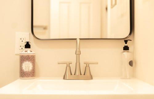 Work, Rest and Gather - Spacious 3BR with Modern Charm - Foto 74