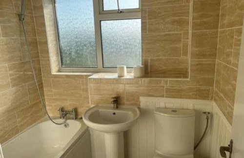 3 bedroom mid terraced house (2 double & 1 single) - Foto 3