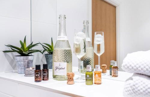 TheCountingSheep - Heathrow in 15 mins - Glass Balcony - Dedicated Workspace - Foto 19