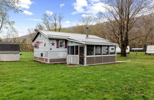 Serene Riverfront Cabin Haven near South Branch Potomac River in West Virginia - Foto 7