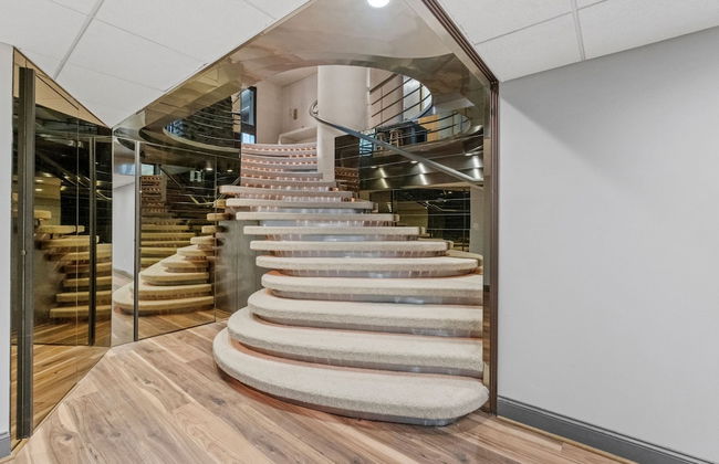 Massive Home w Sauna Pools Hot Tub Fireplaces - Photo 10