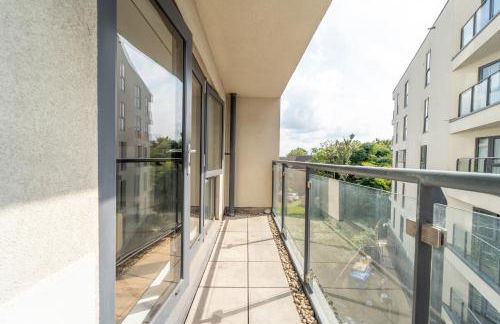 Spacious Apartment in Woking Town Centre - Photo 17