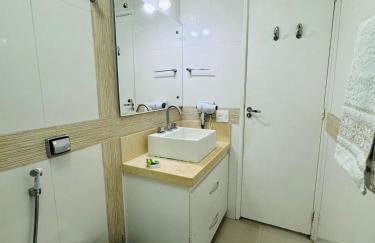 Lindo 3 quartos a 6 minutos da praia de Copacabana - Foto 30