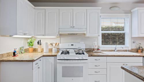 Midtown Apartment with Private Parking and King Bed - Foto 3