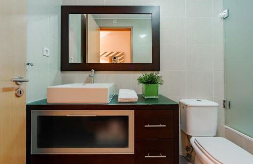 Fully Equipped 3 bed - Parking - Foto 28