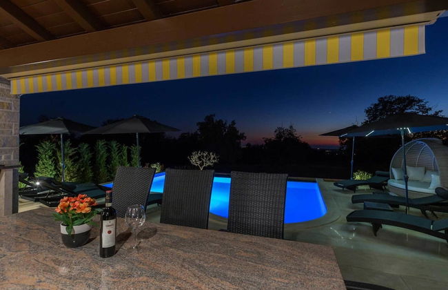 Gorgeous Villa With Private Pool and Covered Terrace & Sea View - Foto 15