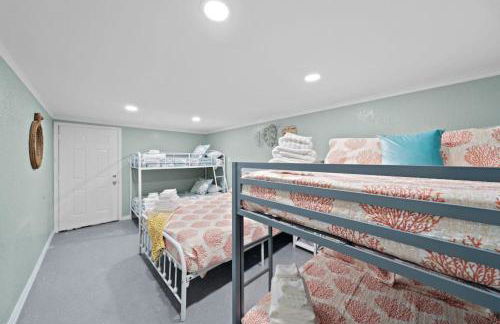 Multi-family Property with Private Pool, Large Yard and Steps From the Bay - Foto 25