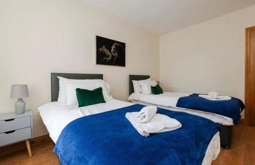 Albert Stays - 5 bed Sleeps 11 - Free Parking - Photo 17