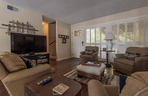 What-A-View HSV - Serene Lakeside Town Home - Foto 8