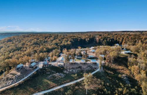 TeePee at Paradise Point with a hot tub fire pit & grill - Foto 55