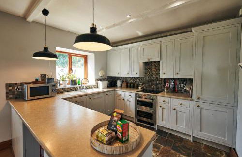 Brofallen - spacious holiday cottage with sea views and enclosed garden - Photo 3