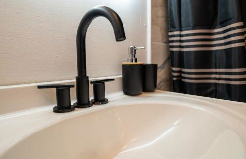 Stylish 3-Bedroom Retreat Minutes to NYC - Foto 21