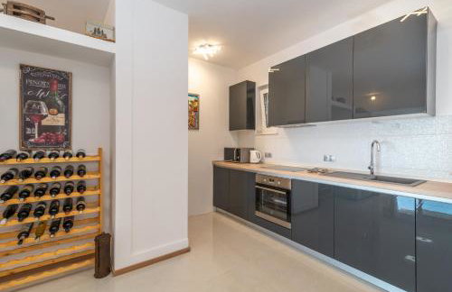Villa Confido - Luxury 3BR Apartment with Private Pool near Trogir - Photo 13