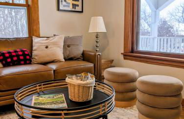 Elegant Linden Hills Home Family-Friendly Walk to Lake - Foto 21