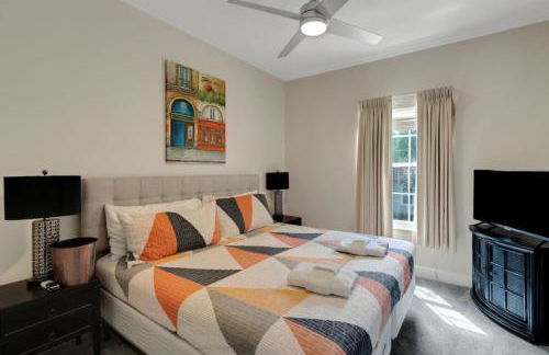 Beautiful 5 Bed Pool Home In Reunion-1223ms 5 Bedroom Home by RedAwning - Foto 44