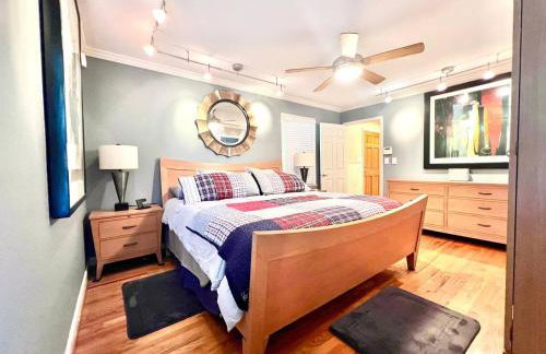 Secluded Farmhouse Retreat - Groups & Pets Okay! - Photo 10