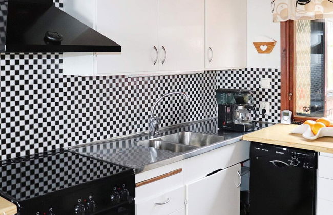 6 Person Holiday Home in Knared - Foto 6