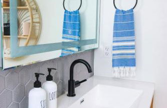 Luxurious Bohemian Bungalow in Lincolnville - Mins from Downtown! - Photo 7