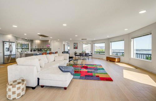 Spacious Camano Home with Hot Tub and Water Views! - Foto 10