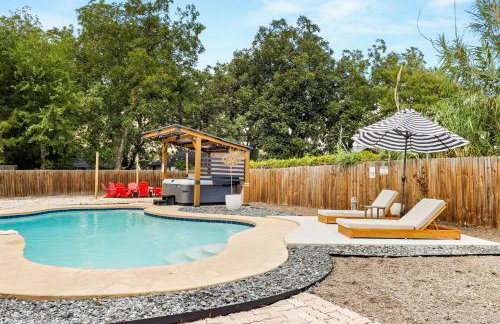 Spacious Retreat with Pool & Hot Tub - 10 Minutes to Downtown - Foto 46