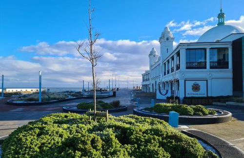 Spanish City View 2, Luxury Sea Front Apartment Free Onsite Parking - Foto 21