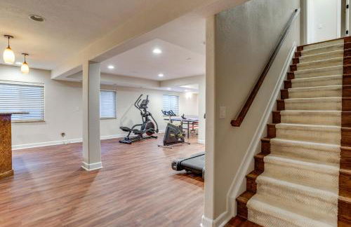 Yard, Home Gym, and Game Room Spacious Aurora Home - Foto 33