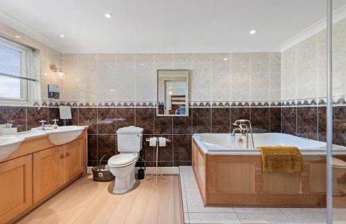 Home with Natural Mineral Spring Water near Stamford - Foto 21