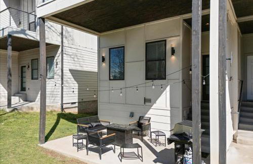 Nash House & Bars of Broadway with Patio Bar and Views! 8min Downtown! Sleeps 12! - Foto 28