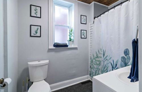 Pet-Friendly Benton Park 1BR Apt with Private Backyard - Foto 27