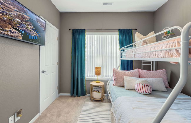 Panoramic Sunset Escape Waterfront Condo for 7! - Photo 3