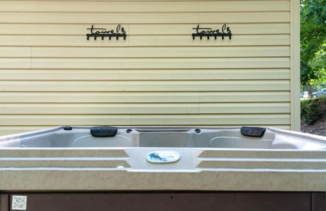 Charming Poconos Retreat With hot tub Fireplace - Foto 34