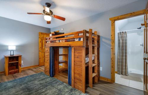 4 BR Mountain Cabin with Hot Tub & Fire Pit in GA - Foto 68